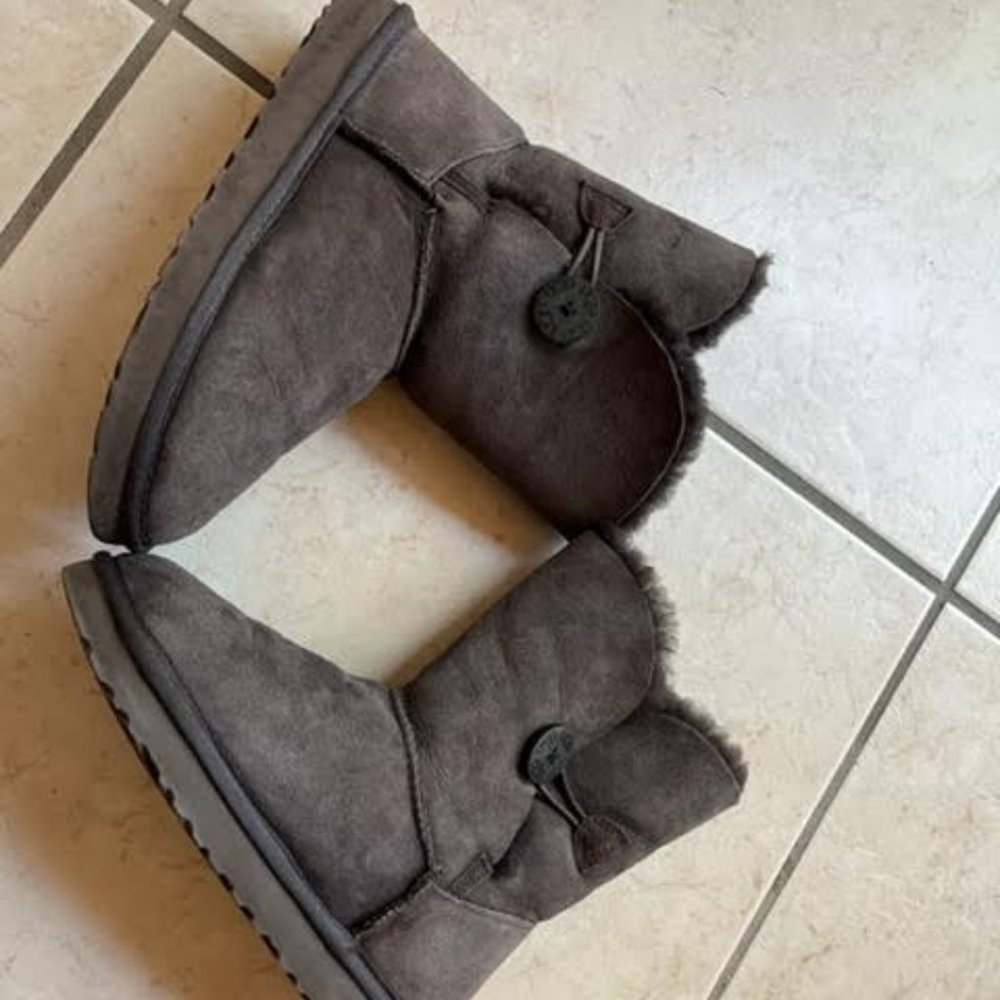 UGG Boots Size W7